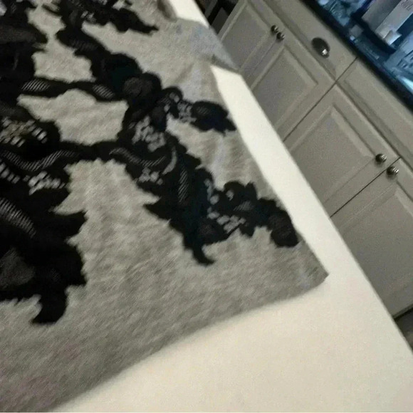 Diane Von Furstenberg women’s gray pullover sweater w/ lace overlay sz M - Picture 8 of 11